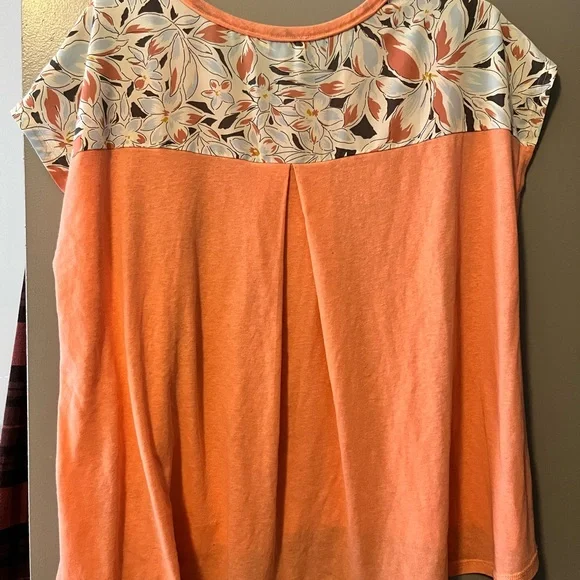 Umgee peach Top with Floral Sleeves - Picture 2 of 3